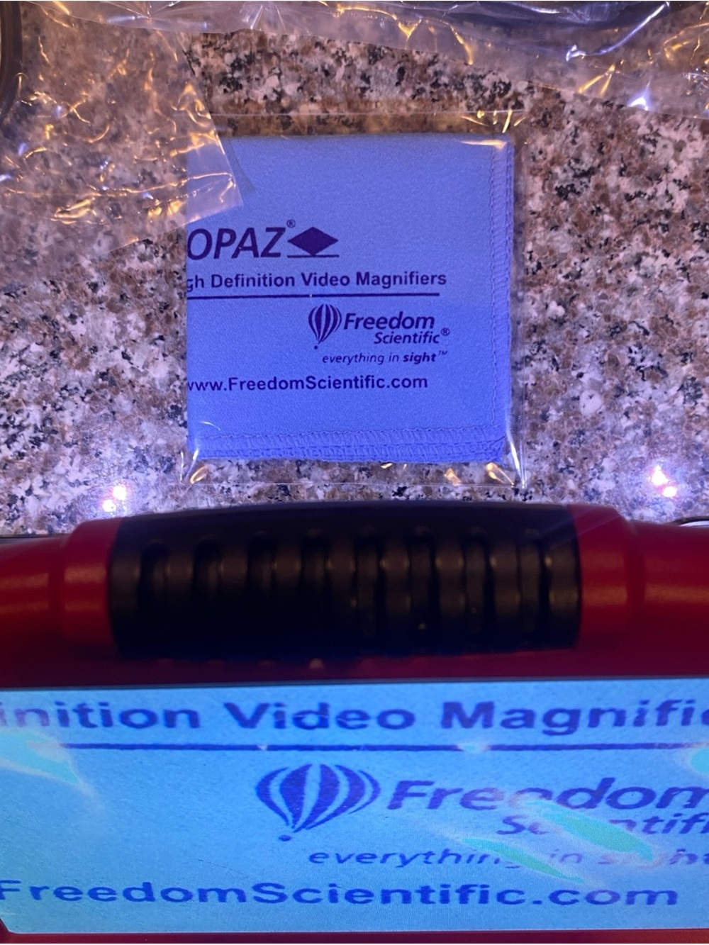 Ruby 7 HD Handheld Video Magnifier - Red - Picture 5 of 6